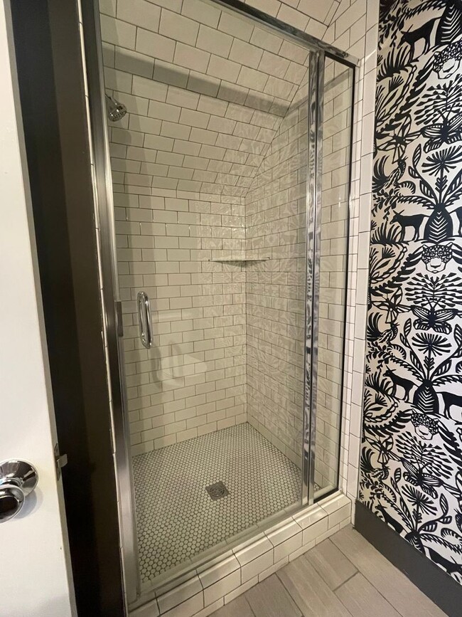 Photo - 561A Veritas St