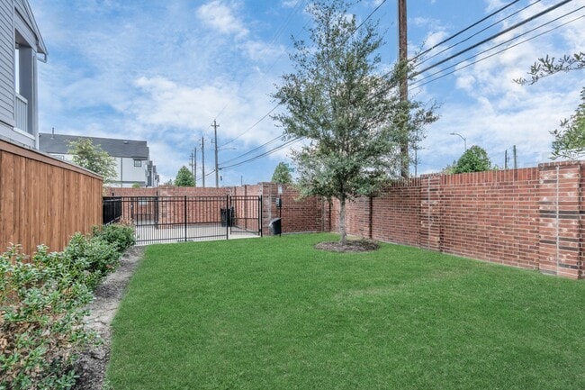 Photo - 703 Strawberry Pines Ct