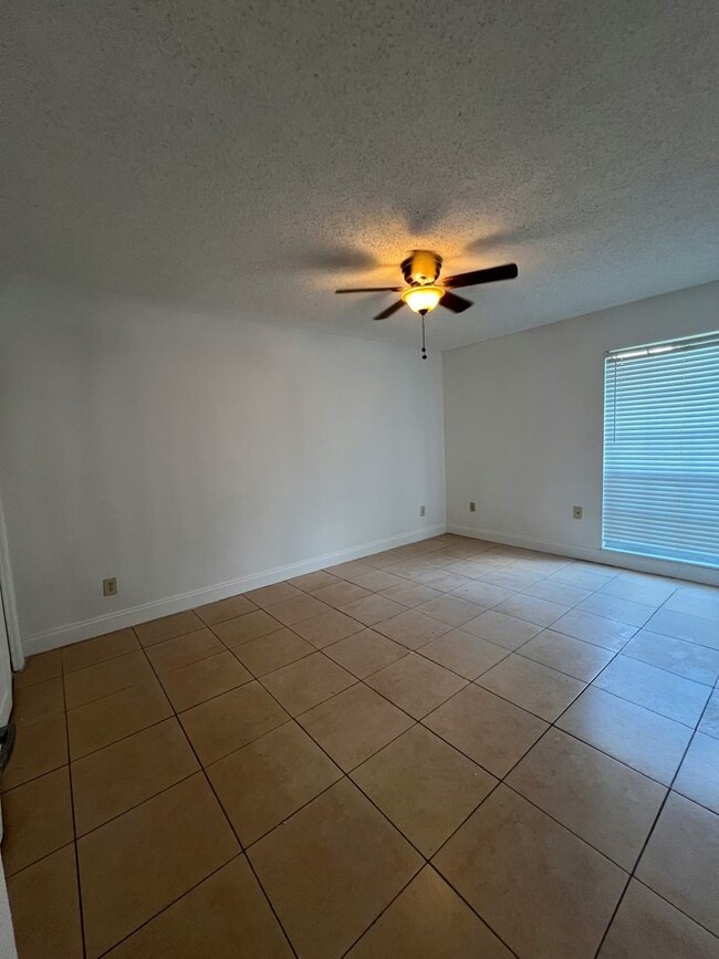 Photo - ONE MONTH FREE- READY TO MOVE IN COZY COND...