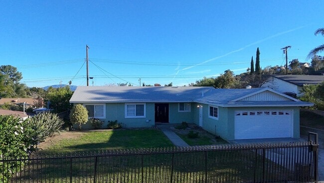 Building Photo - Beautiful 4 Bedroom, 2 Bathroom, Sylmar Home! Ready for Move-In!