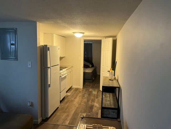 Building Photo - Eastlawn Properties Unit 9
