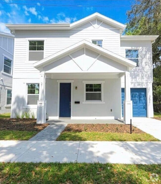 Building Photo - Stunning Home in College Park; Upgraded Fi...