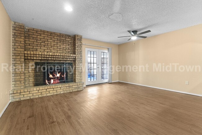 Photo - Spacious 2-Bedroom Duplex in South Fort Wo...