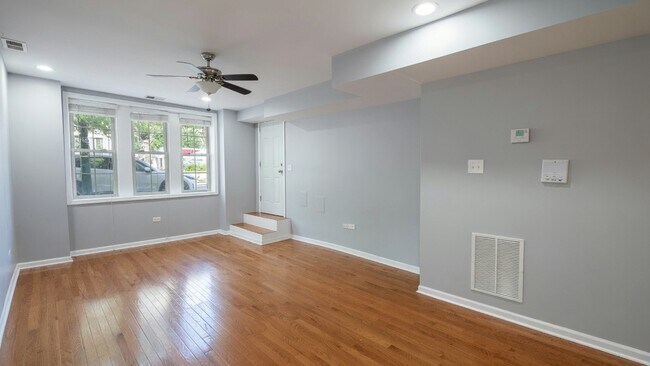 Photo - 3727 N Ashland Ave Unit 1