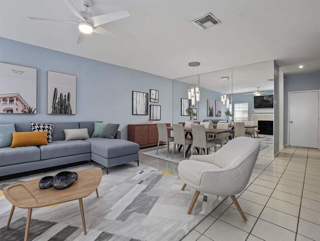 Building Photo - 17641 Red Oak Dr Unit 641