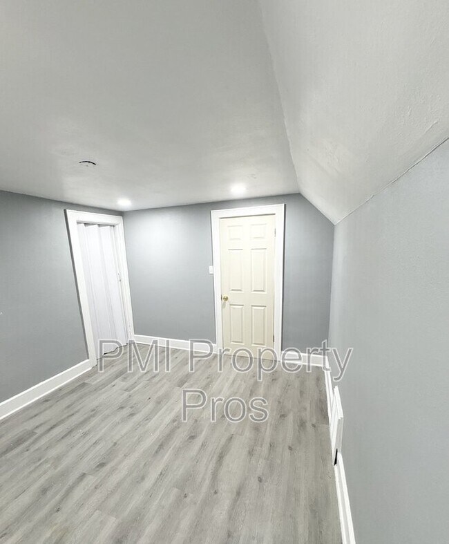 Photo - 2057 N 32nd St