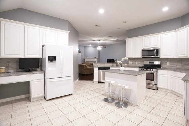 Building Photo - 20919 Garden Arbor Ln