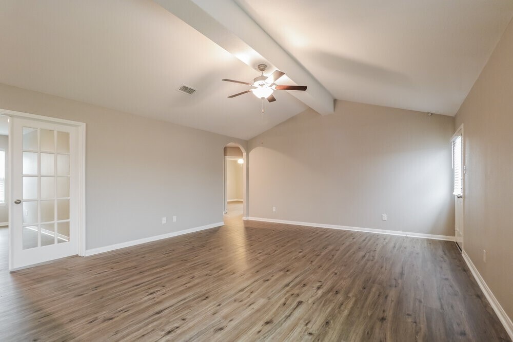 Photo - 28052 Irving Dr