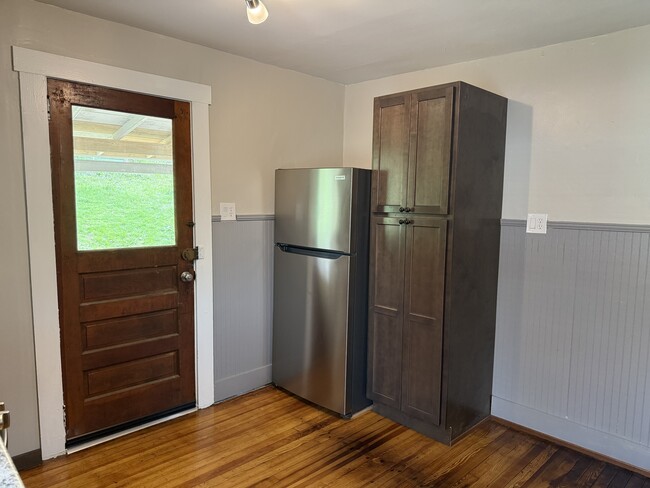 Photo - 926 W Water St