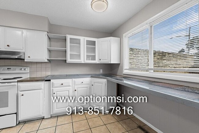 Freshly updated townhome in KCK