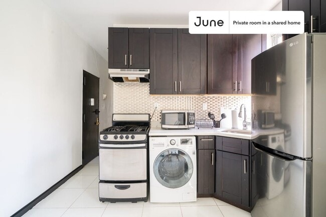 Building Photo - Room in Shared 3 bed/2 bath home