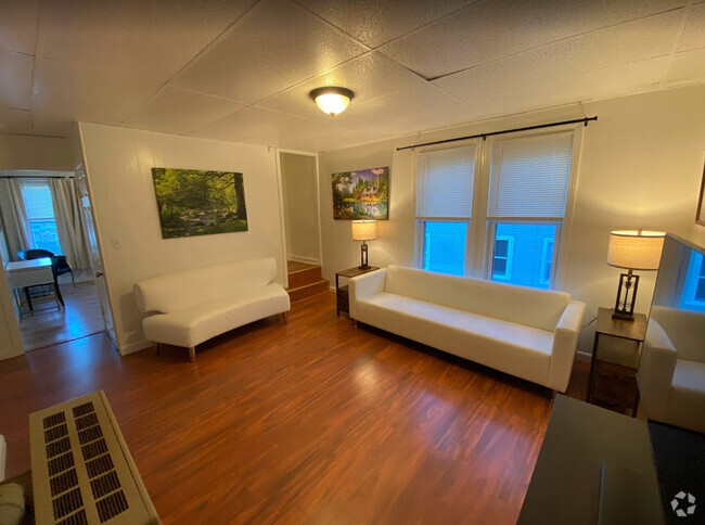 Building Photo - 46 Oak Ter Unit 46 Oak 2nd Floor R4 Rental