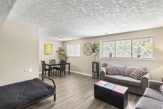 Photo - Greenway Apartments