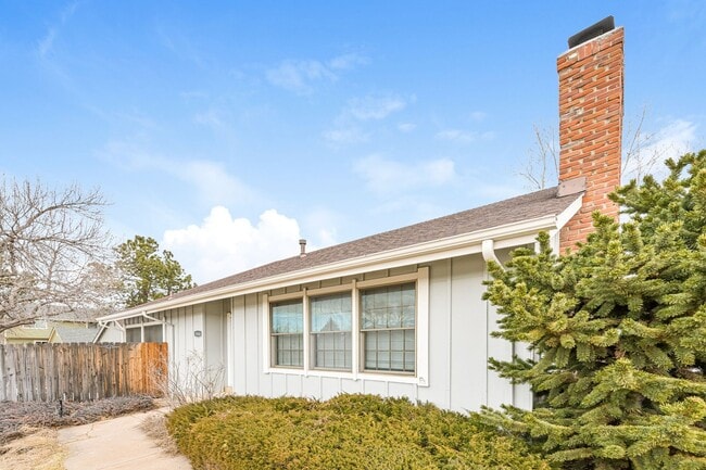 Photo - Spacious 4 Bed/2 Bath in Desirable Willow Creek.