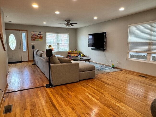 Photo - 1031 N Keeler Ave