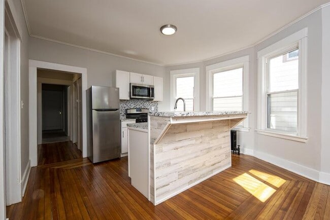 Photo - 437 Hamilton St