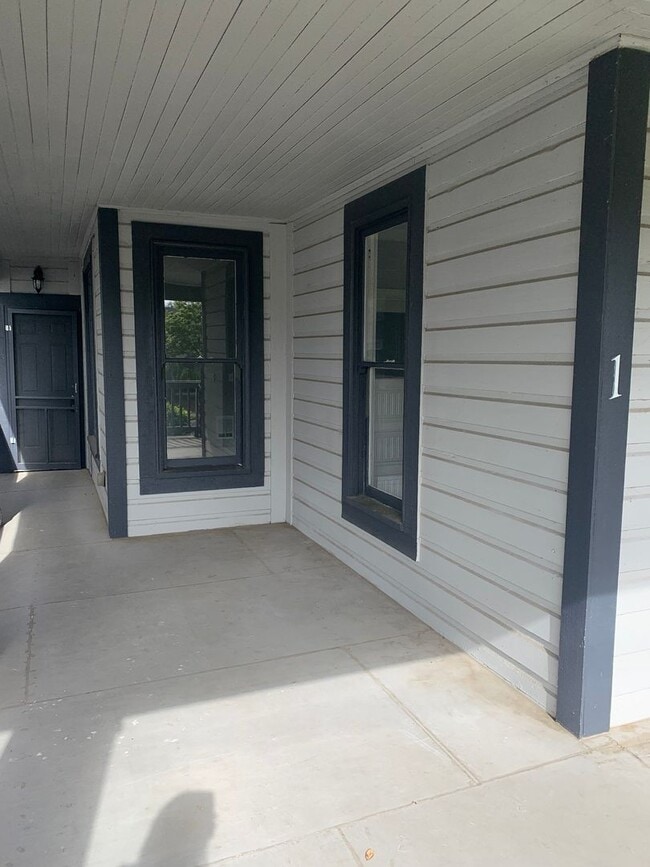 Building Photo - M1614 #1-3 Unit M1614-1