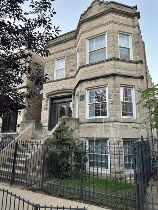 Building Photo - 2524 W Cortez St Rental