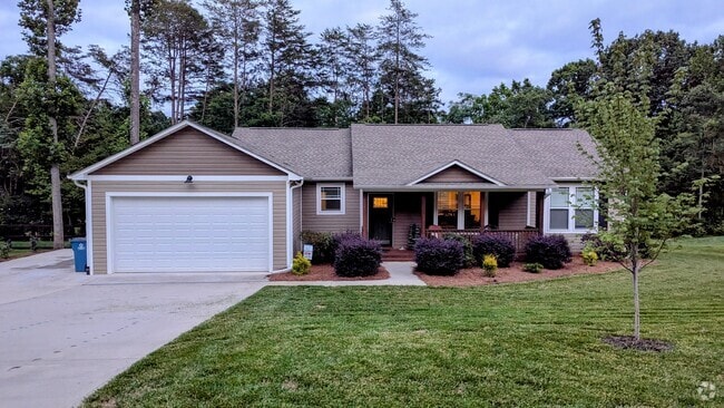 Building Photo - 6821 Ingleside Dr Rental