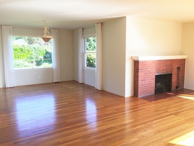 Photo - Spacious 2 Bedroom Home with Ocean Views