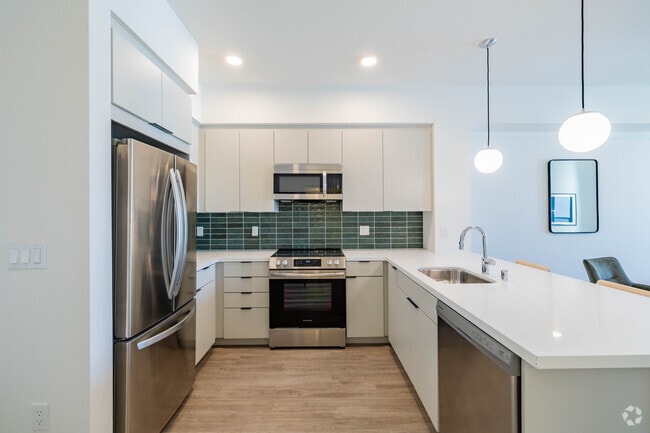 1BR, 1BA - 683SF Kitchen