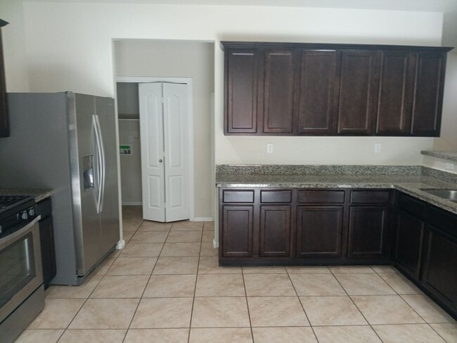 Photo - 4 Bedroom, 3 Bathroom! Lovely Home!