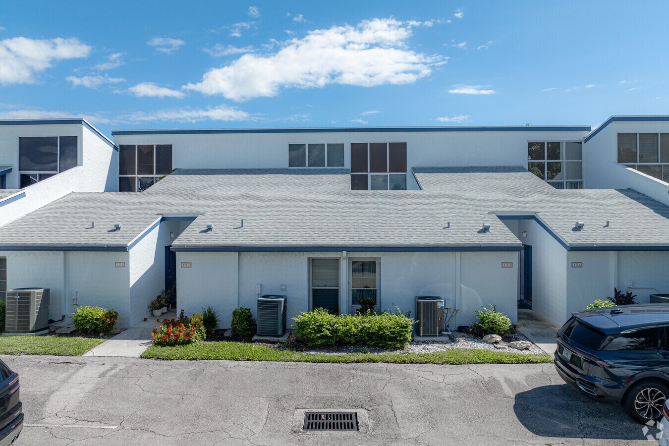Entrada - Castlewood Town Villas