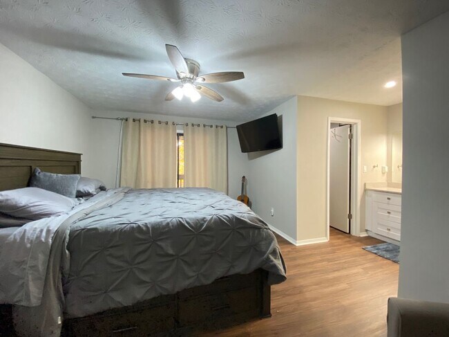 Photo - 704 Dunbar Dr