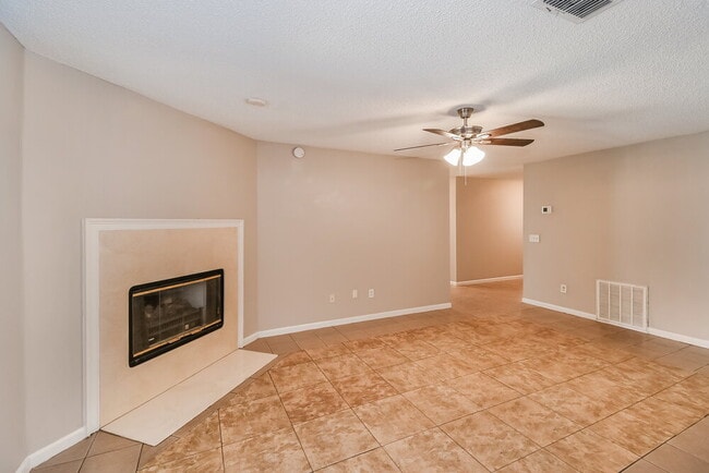 Photo - 7969 Amandas Crossing Dr E