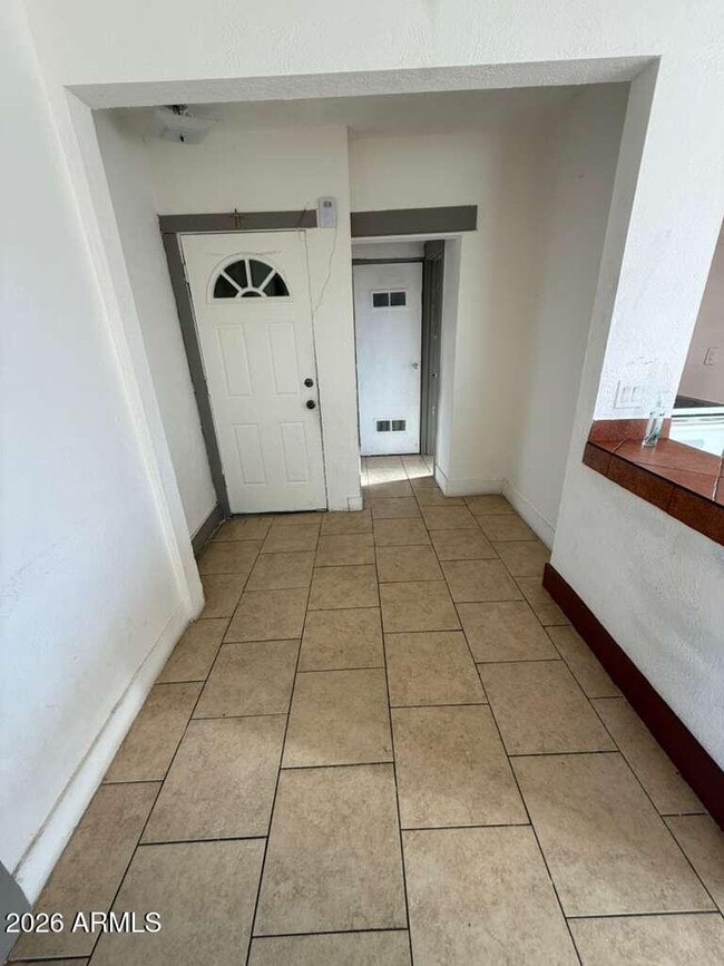 Photo - 1165 E 10th St Unidad 3