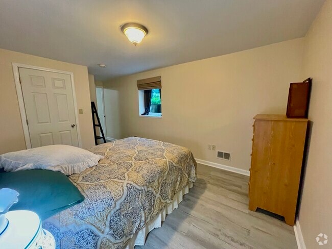 Building Photo - 270 Greenfield Ave Rental