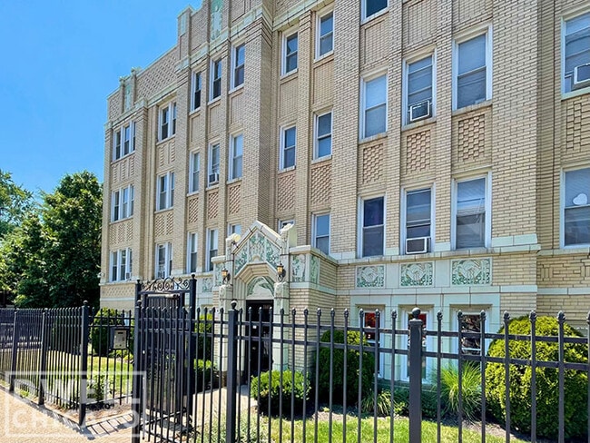 2610 N Kimball Ave