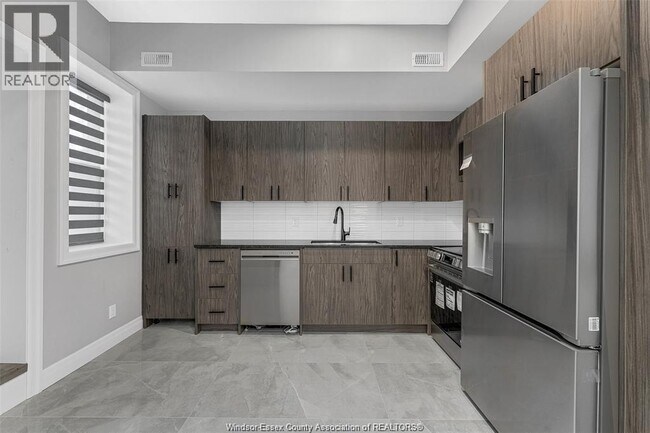 Photo - 700 Brock St