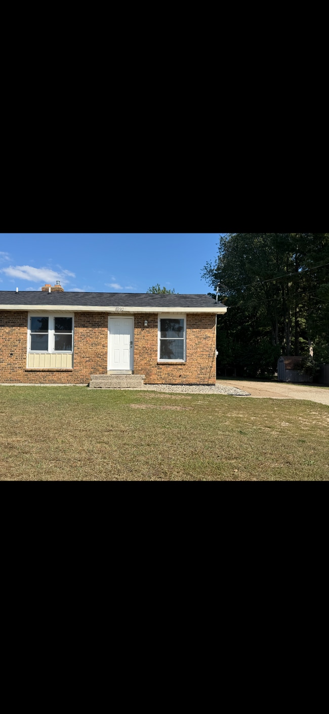 Building Photo - 6990 28th Ave Rental