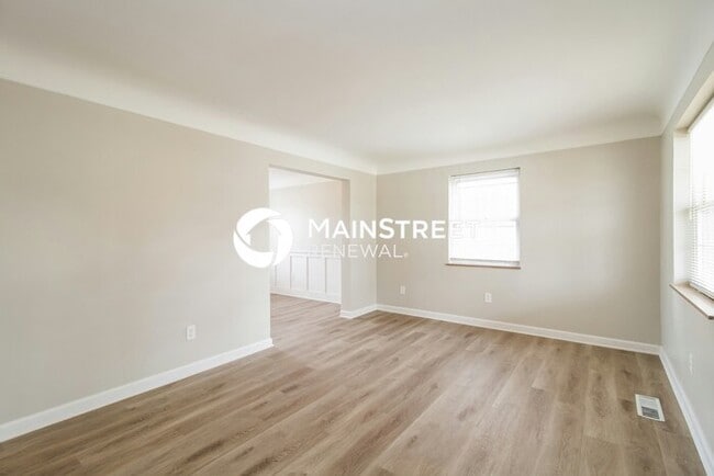 4 Bedroom Pet-Friendly Home in Cincinnati, OH with Main Street Renewal