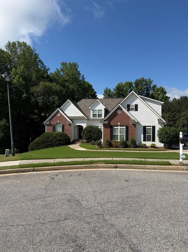 Building Photo - Spacious 6BR Home with Finished Basement in Fayetteville