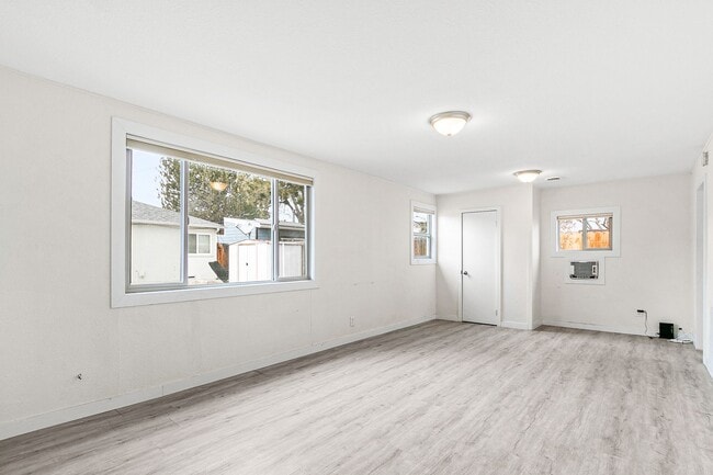 Photo - Charming Private 1-Bedroom Carriage House with Modern Amenities in Englewood