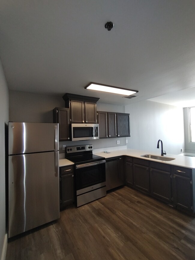 Kitchen 2 bedroom floorplan "J"