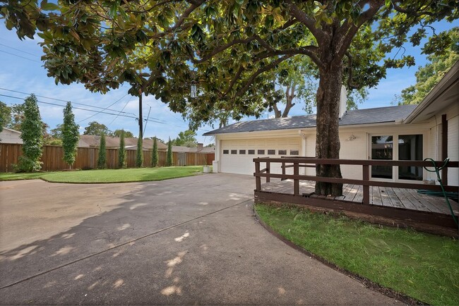 Photo - 715 Terryland Dr