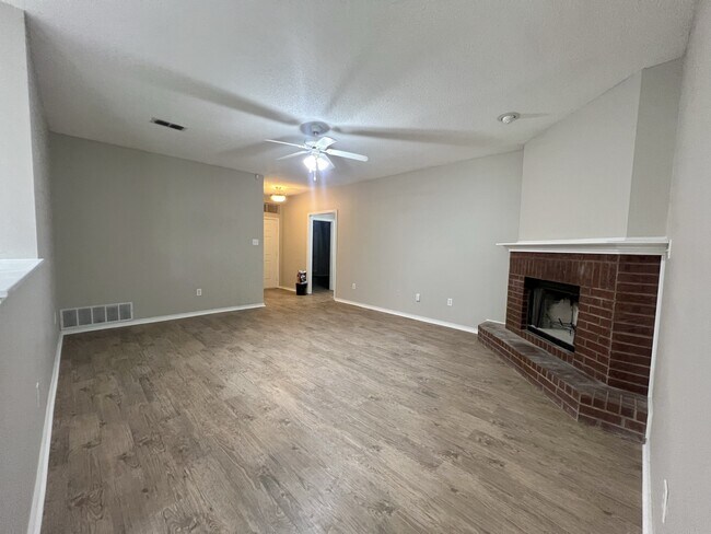 Photo - 6542 88th St