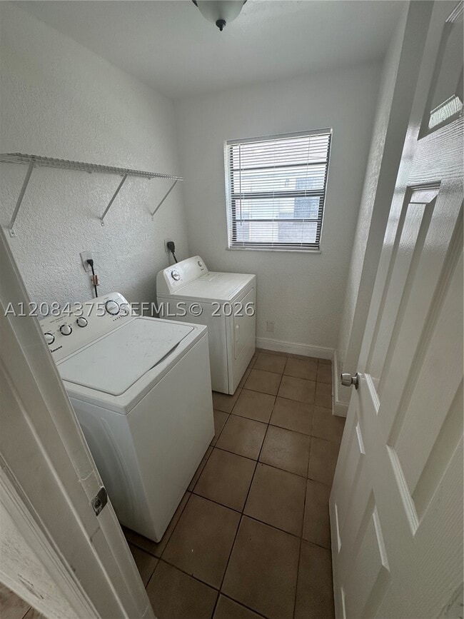 4120 SW 19th St Unit 2