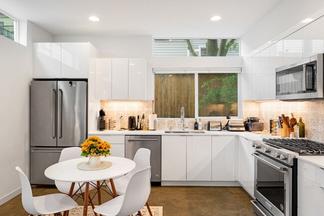 Photo - 620F 10th Ave E Unidad ID1094308P