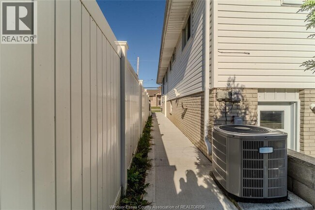 Photo - 5935 Rose St