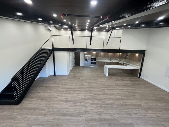 Building Photo - 64 Sand Creek Rd Unit main building