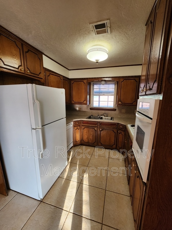 329 S Morrison Dr