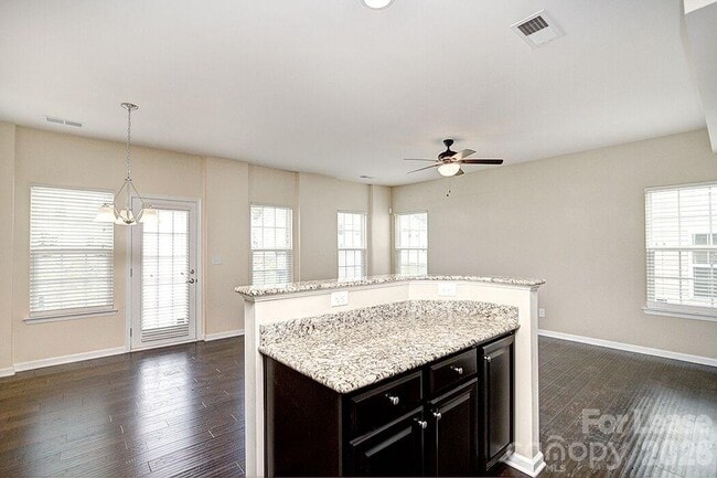 Photo - 2704 Silverthorn Dr