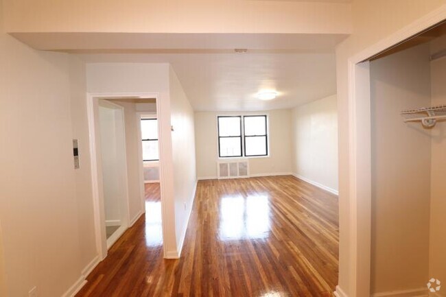 Building Photo - 2 bedroom in ELMHURST NY 11373 Unit 5W Rental