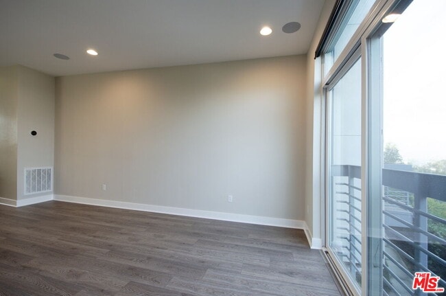 Photo - 2753 Waverly Dr Unidad 806