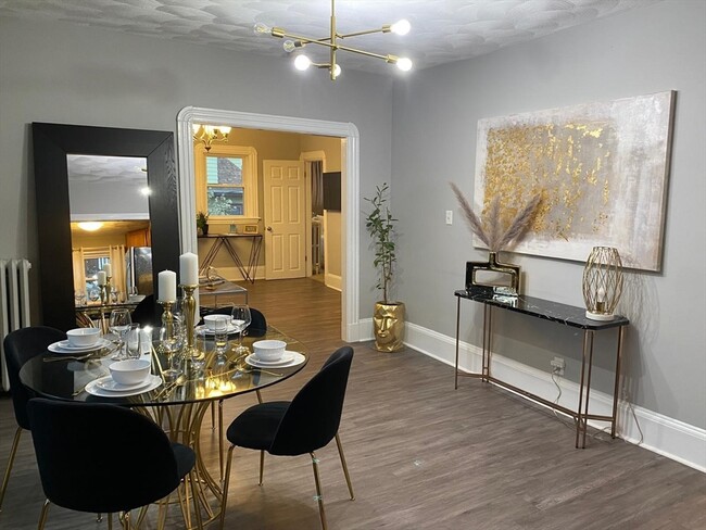 Building Photo - 9 Henry St Unit 2