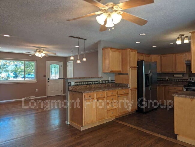 Photo - 305 Cottonwood Ct